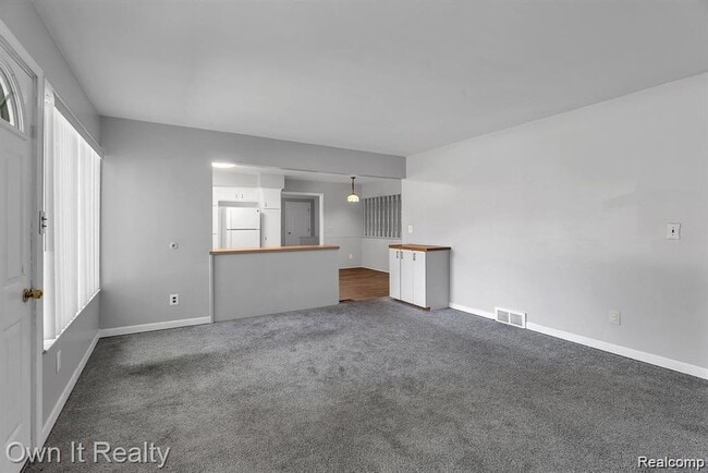 Building Photo - 20195 River Oaks Dr