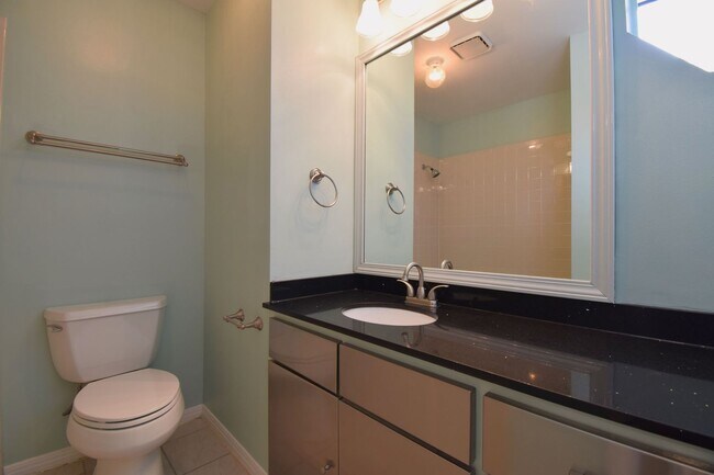 Building Photo - Hart Ln 6489