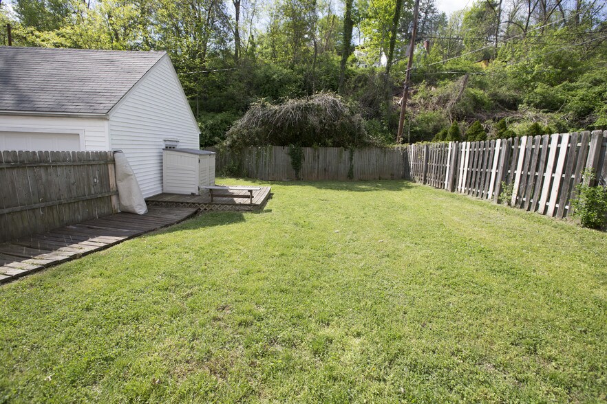 Back Yard - 33 Grosvenor St