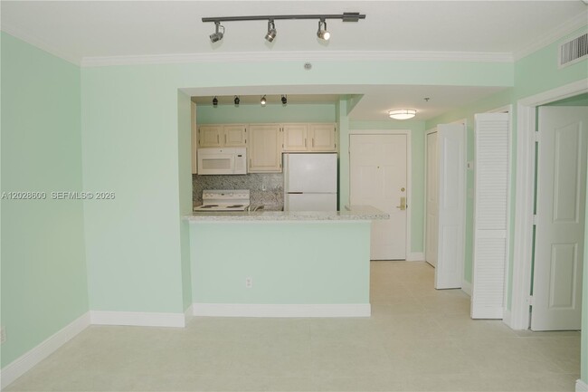 Building Photo - 2665 SW 37th Ave