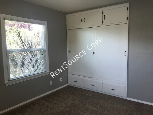 Building Photo - 44644 20th St W