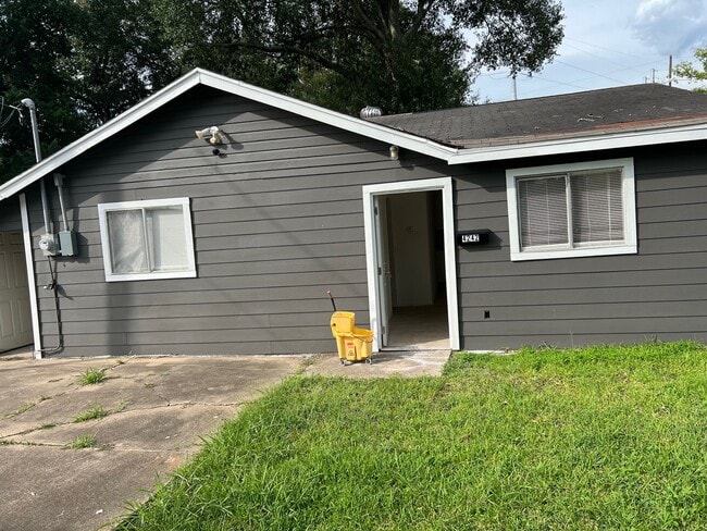 Primary Photo - 4242 10th Ave
