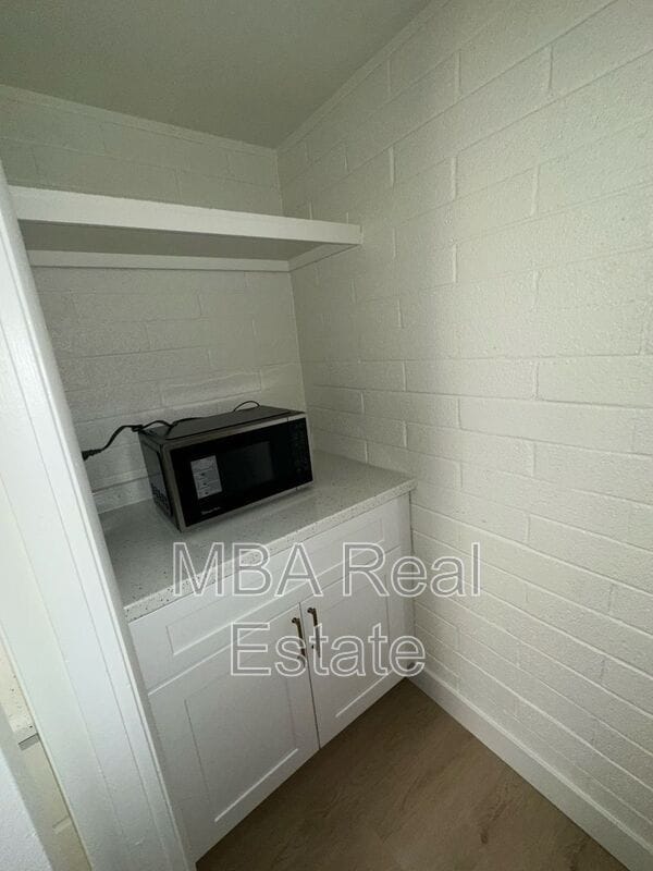 Building Photo - 8037 E Glenrosa Ave