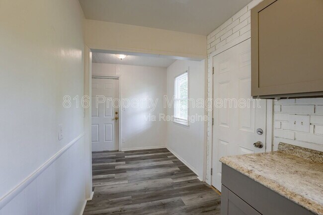 Building Photo - 10009 Hardesty Ave