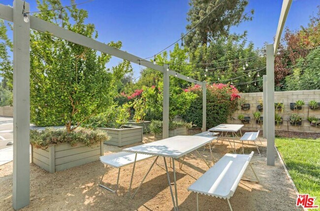 Building Photo - 3901 N Eagle Rock Blvd