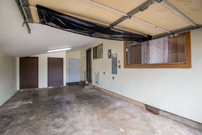 Building Photo - Charming, Newly-Renovated 3 Bed, 1.5 Bath ...