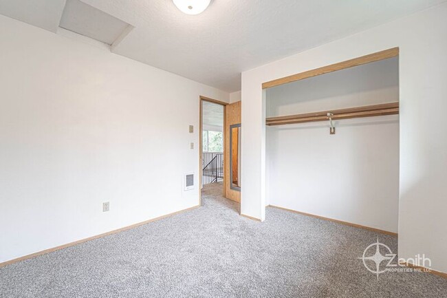 Building Photo - 106 W Beacon Hill Dr