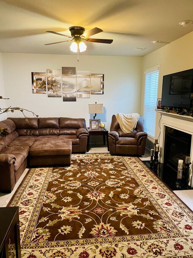 Building Photo - Wonderful Three Bedroom Home in Northeast Columbia!