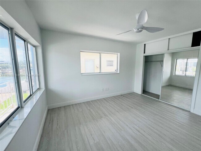 Building Photo - 2033 Calais Dr