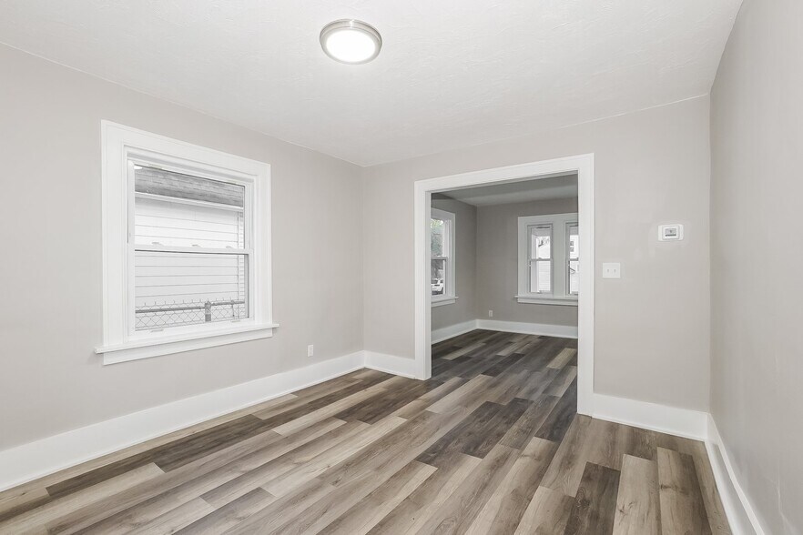 Building Photo - 1001 W 20th St