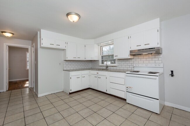 Building Photo - 22 SW Cutoff