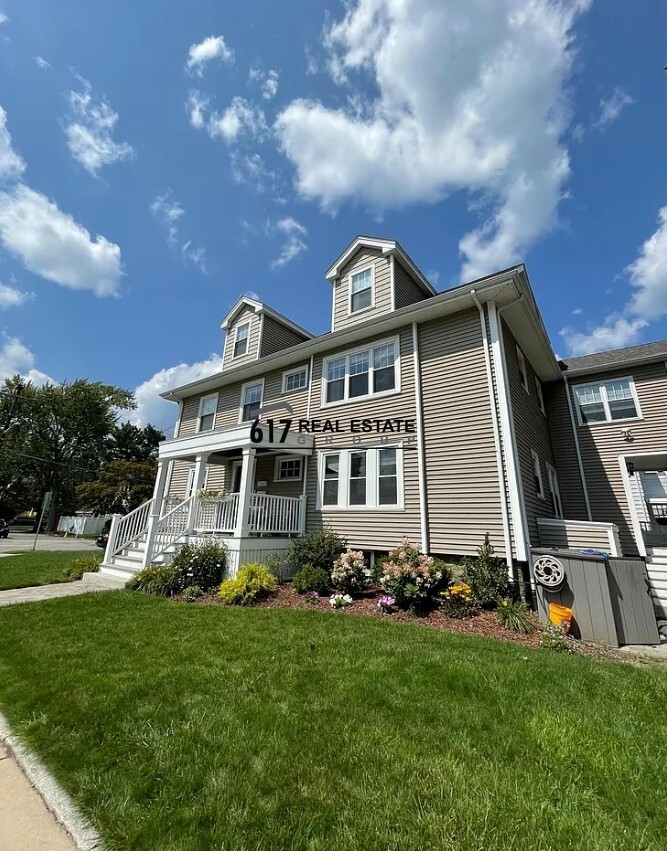 Building Photo - 2 Water St