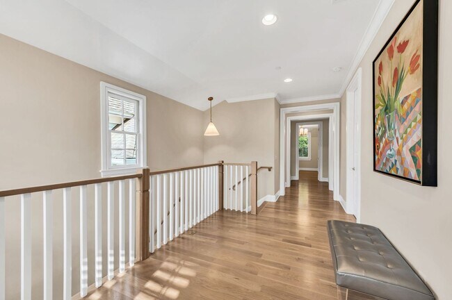 Building Photo - Franklin Gem Walking Distance to Downtown!