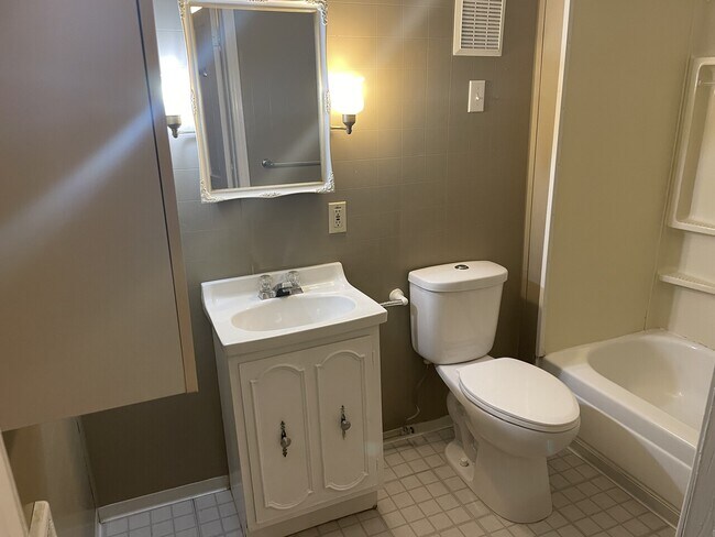 Building Photo - Rost Duplex