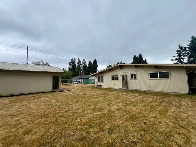Building Photo - 3BD w/ Outbuildings & Shop