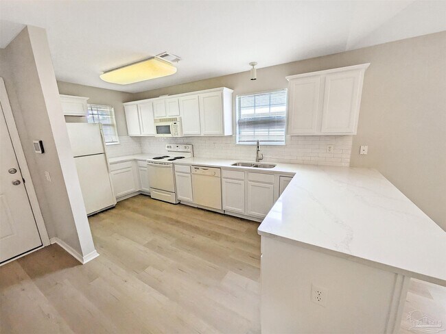 Building Photo - 5915 Bilek Dr