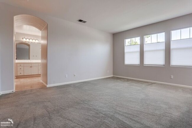 Building Photo - Impeccably Designed 4Bdm 4Ba Home in Desir...