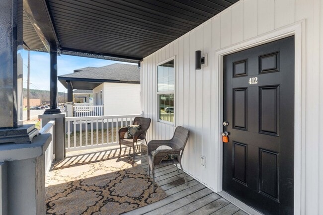 Building Photo - 409-411 Novelty St