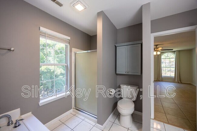 Building Photo - 1725 Brookwood Dr NE