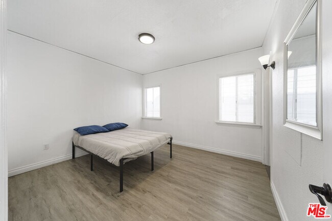 Building Photo - 424 N Reno St