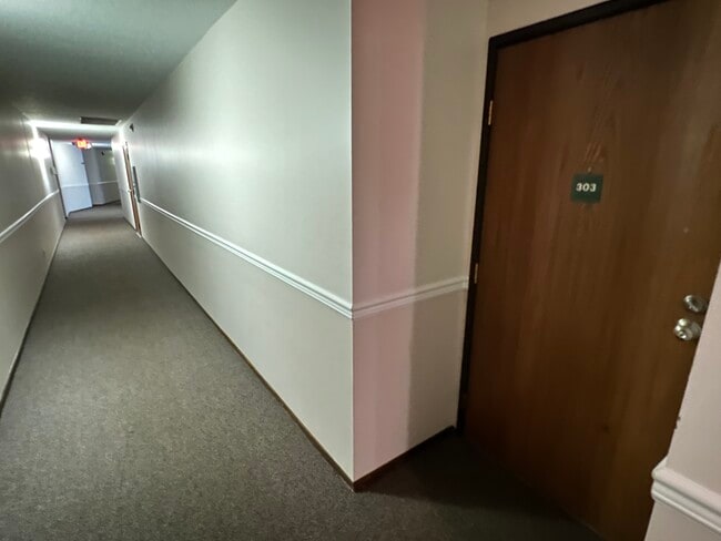 Building Photo - 1903 Silver Bell Rd