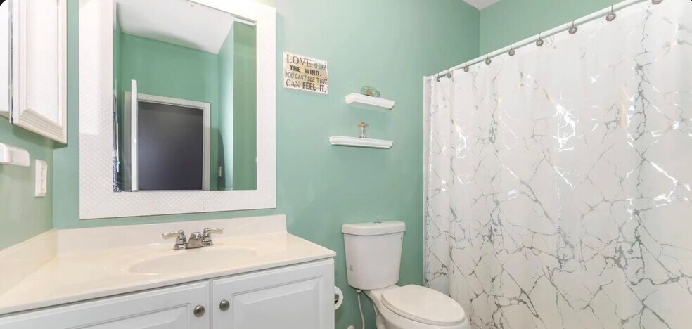 Building Photo - 639 Tivoli Rd