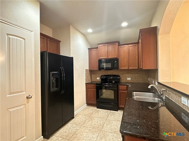 Building Photo - 2020 Meadow View Dr