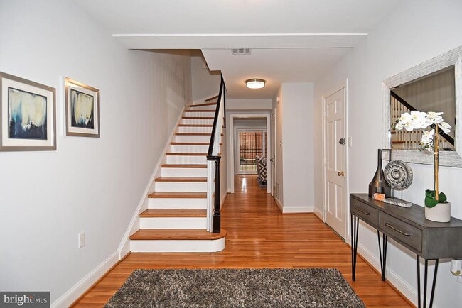 Building Photo - 602 H St SW