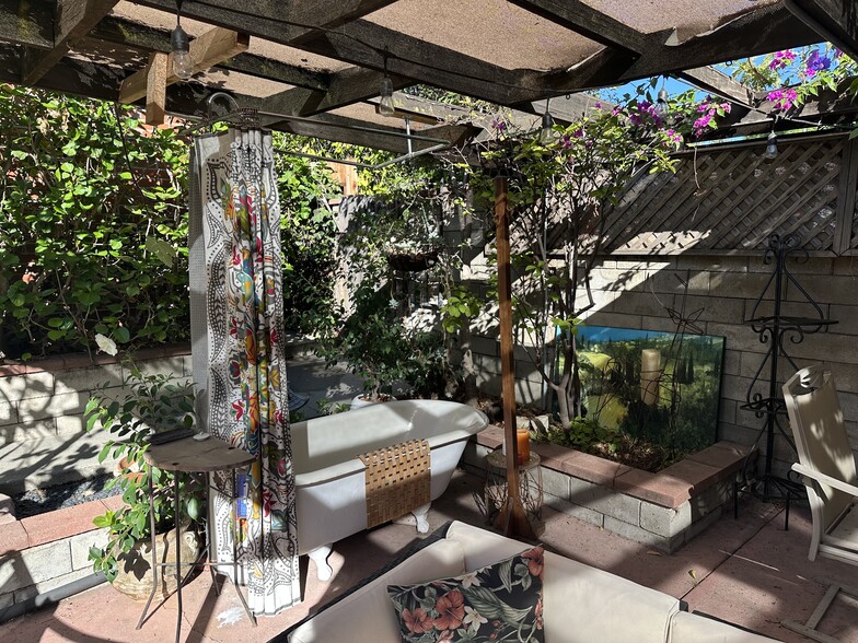 Building Photo - 4680 College View Ave