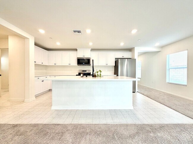 Building Photo - Move-In Ready 3 Bedroom 2.5 Bathroom Home with Loft, SOLAR & Modern Upgrades