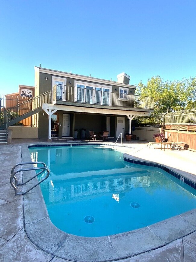 Building Photo - m583 - Wyatt