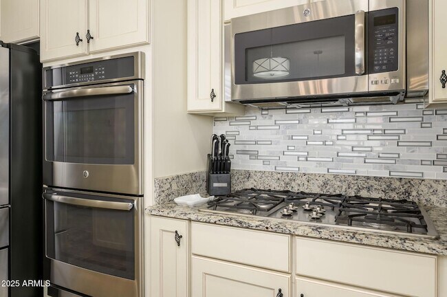 Building Photo - 6608 W Saguaro Park Ln
