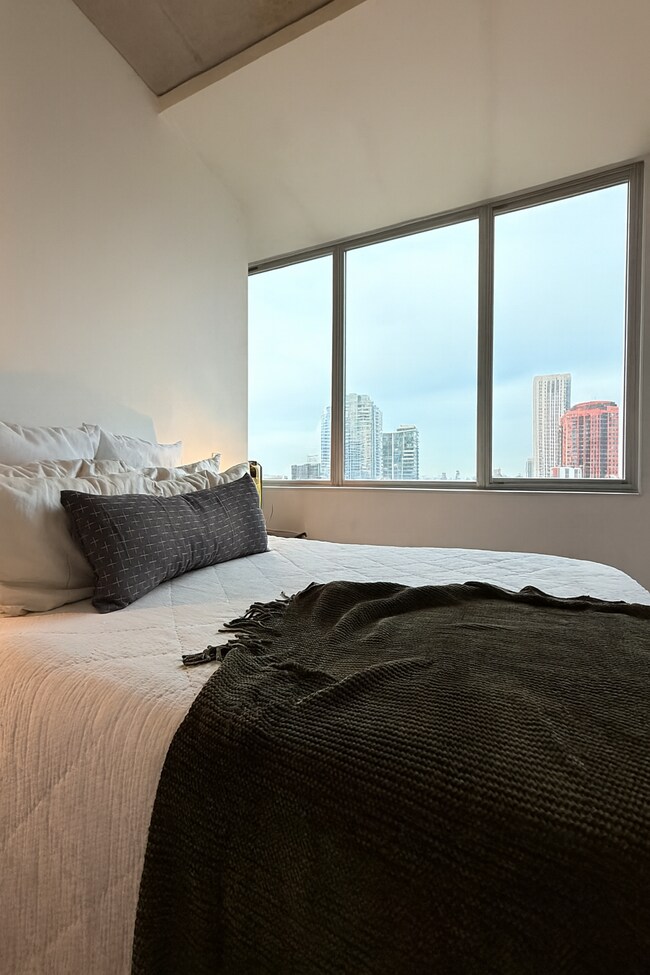 Building Photo - 659 W Randolph St