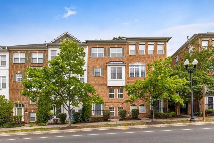 Building Photo - 4055 Columbia Pike