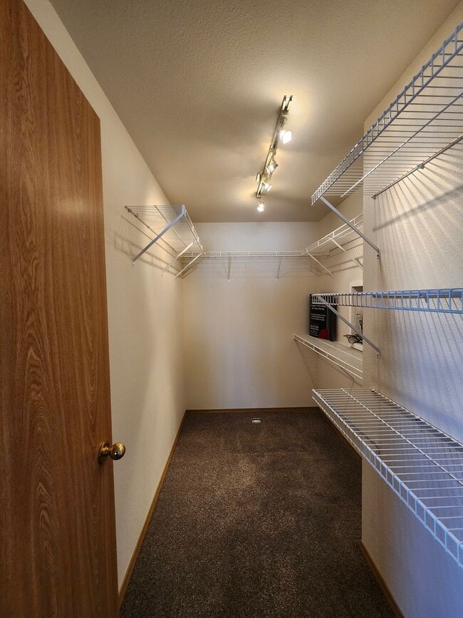 Building Photo - Updated 3 bed, 2 ba w/Oversized Covered Patio