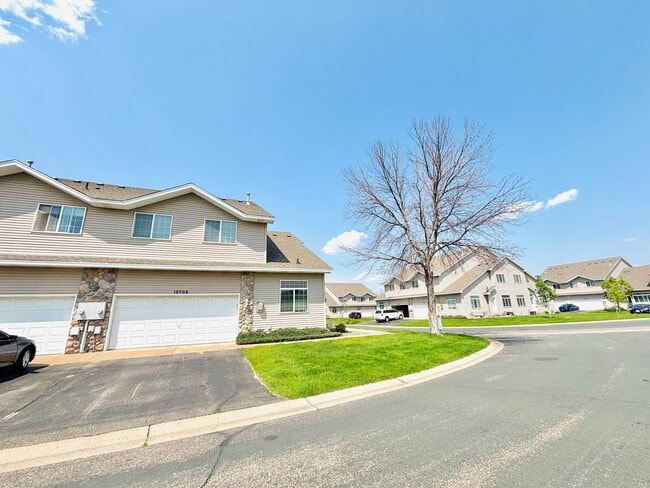 Building Photo - Spacious 3bed Townhome in Coon Rapids.  FI...