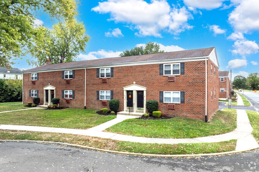 Building Photo - The Village at Hi-Nella