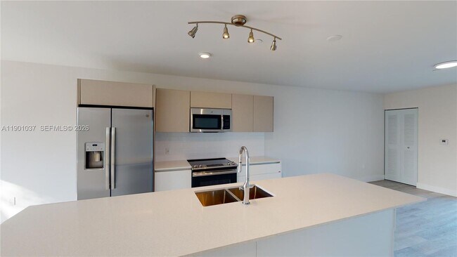 Building Photo - 2555 NE 193rd St