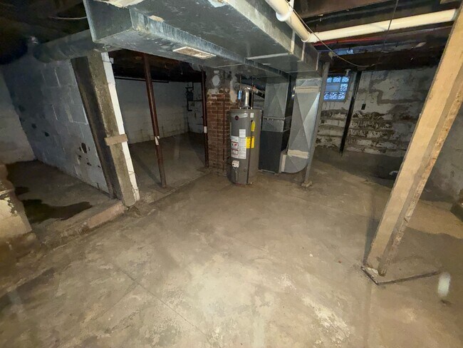 Building Photo - 2222 12th St SW