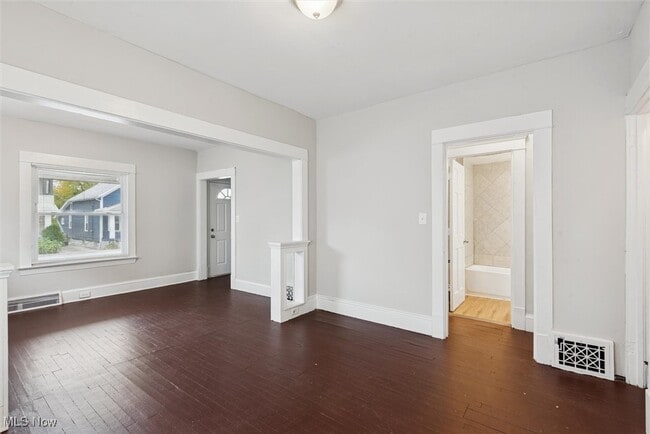 Building Photo - 2302 Saratoga Ave