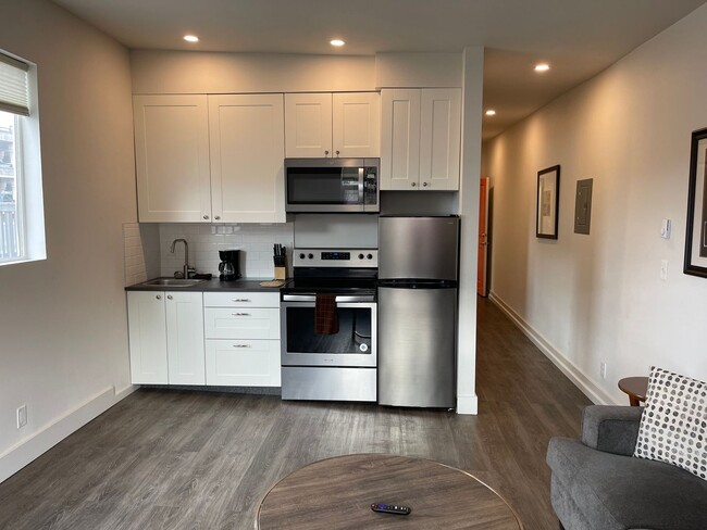 Primary Photo - FURNISHED 1BED 1BATH APARTMENT - DOWNTOWN ...