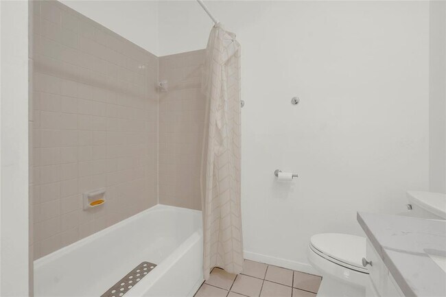 Building Photo - 4001 Tanglewilde St