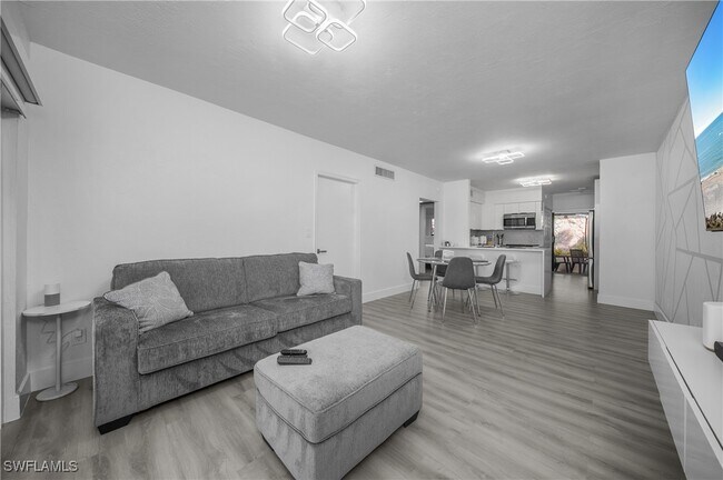 Building Photo - 201 S Collier Blvd