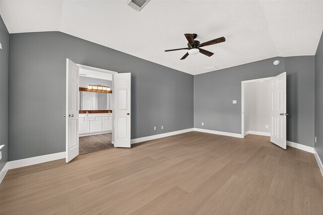 Building Photo - 22210 Bellow Glen Dr