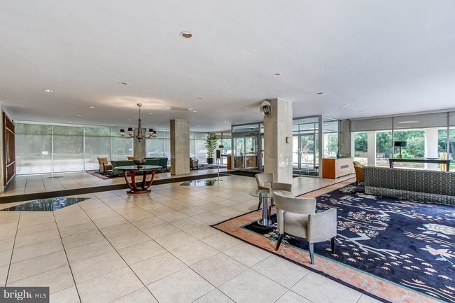 Building Photo - 10401 Grosvenor Pl