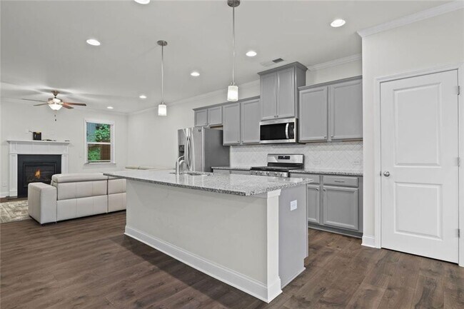 Building Photo - 2779 White Oak Ln