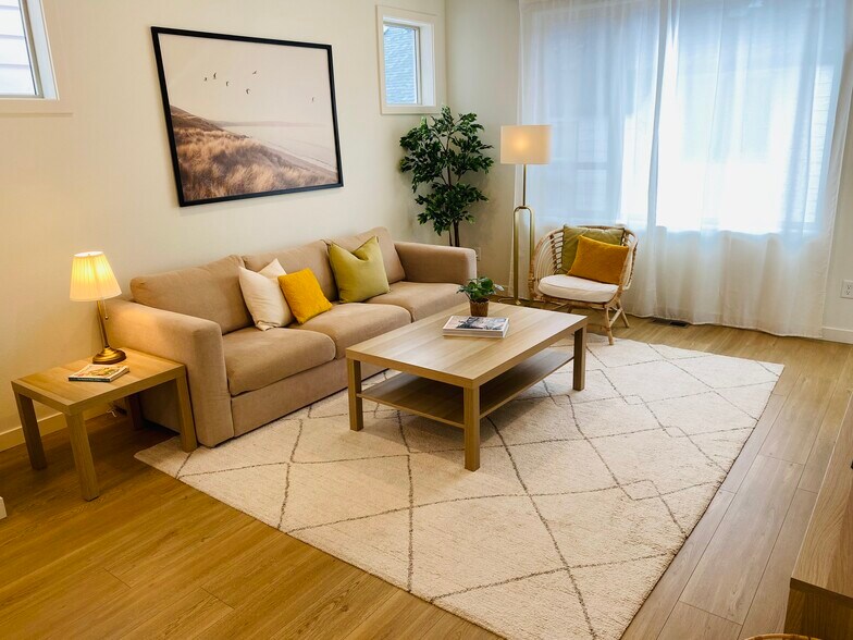 Building Photo - 3942 SE Gladstone St