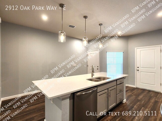 Building Photo - 2912 Oak Park Way
