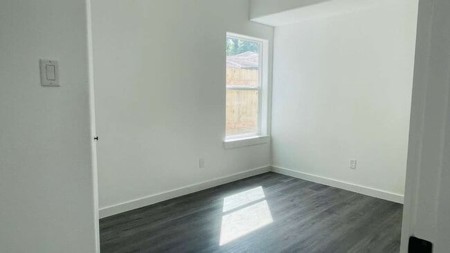 Building Photo - ? Brand-New Unit – 3 Bedrooms, 2.5 Bathroo...