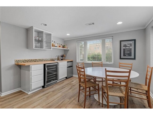 Building Photo - 5036 Richmond Dr